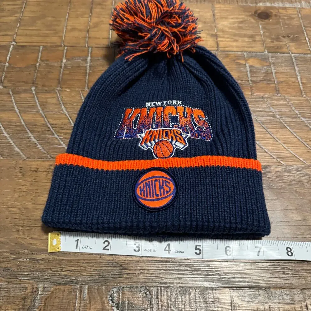 NBA New York Knicks Youth Knit Pom Beanie Hat Size 5-9 Years NWT Kids